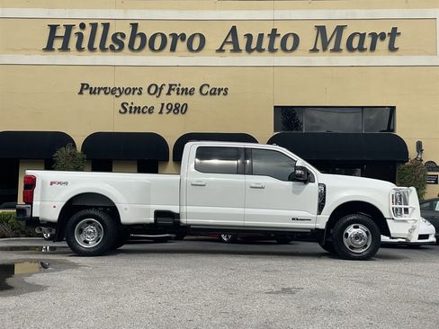 Used 2023 Ford F350 Lariat w/ Lariat Ultimate Package AWD/4WD image 4