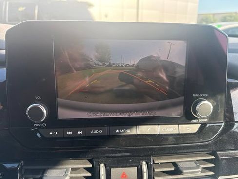 Used 2025 Nissan Pathfinder SV w/ Lighting Package (N92) FWD image 11