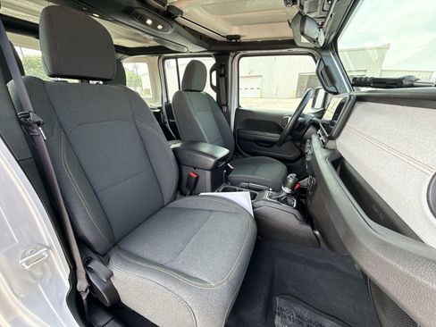 Used 2024 Jeep Wrangler Unlimited Sport AWD/4WD image 25