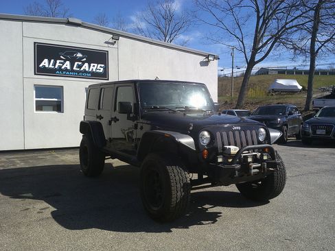 Used 2012 Jeep Wrangler Unlimited Sport AWD/4WD image 3