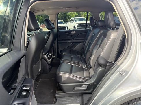 Used 2021 Lincoln Aviator AWD w/ Elements Package image 11
