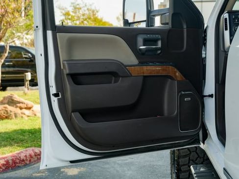 Used 2018 GMC Sierra 1500 SLT AWD/4WD image 19