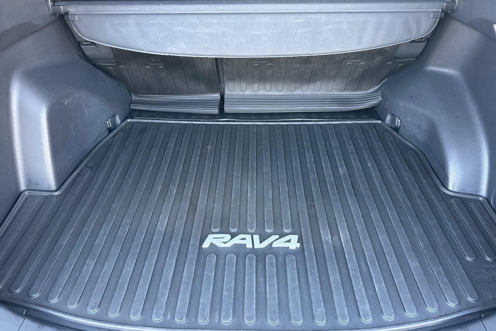 Used 2024 Toyota RAV4 XLE w/ Convenience Package FWD image 20