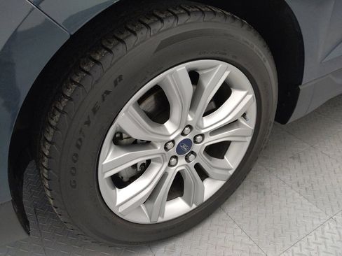 Used 2019 Ford Edge Titanium w/ Equipment Group 301A AWD/4WD image 31