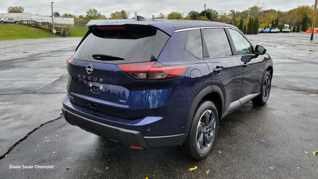 Used 2025 Nissan Rogue SV AWD/4WD image 12