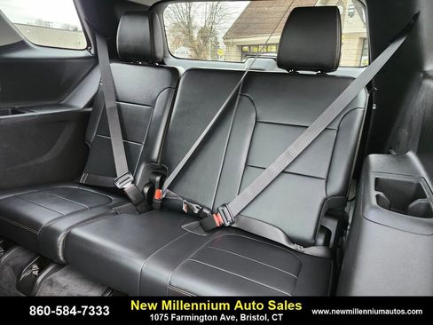 Used 2019 Chevrolet Traverse RS image 17