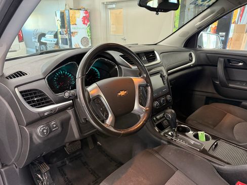 Used 2016 Chevrolet Traverse LT w/ Style and Technology Package AWD/4WD image 9
