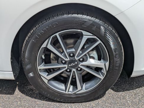 Certified 2024 Kia Forte LXS FWD image 9