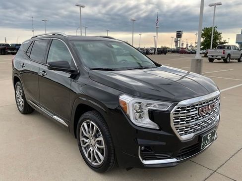 Used 2023 GMC Terrain Denali w/ Denali Premium Package image 3