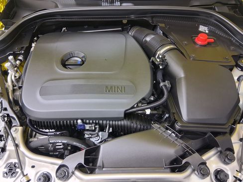 Certified 2025 MINI Cooper S image 32