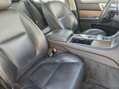 Used 2013 Jaguar XF RWD image 9