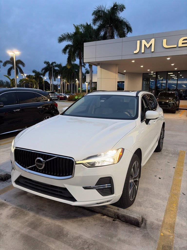 Used 2022 Volvo XC60 B5 Momentum FWD image 3