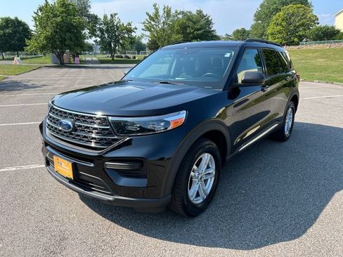 Used 2022 Ford Explorer XLT AWD/4WD image 5