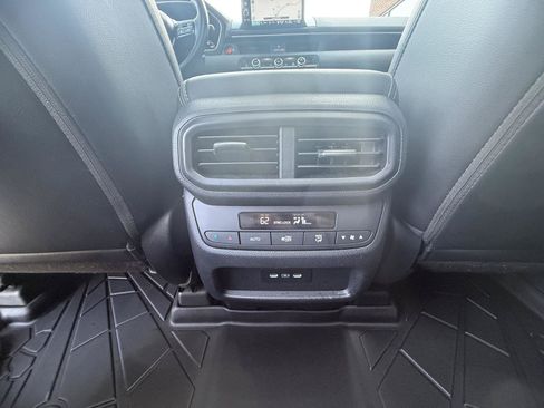 Used 2024 Honda Pilot Touring image 16