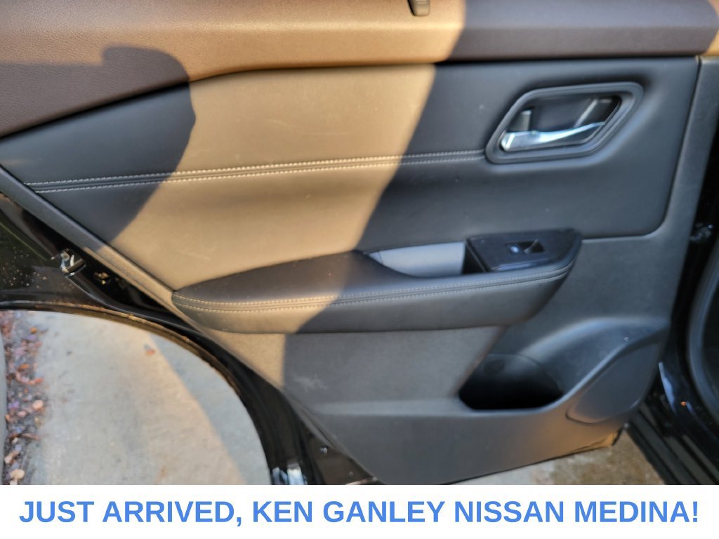 Certified 2023 Nissan Rogue SV w/ SV Premium B Package AWD/4WD image 17