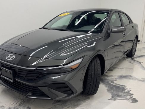 Used 2024 Hyundai Elantra SEL FWD image 4