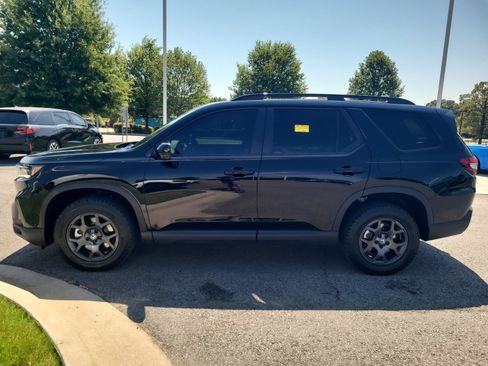Certified 2025 Honda Pilot TrailSport image 6