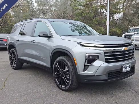 New 2026 Chevrolet Traverse LT image 3