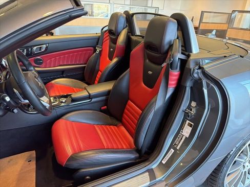 Used 2020 Mercedes-Benz SLC 300 image 2