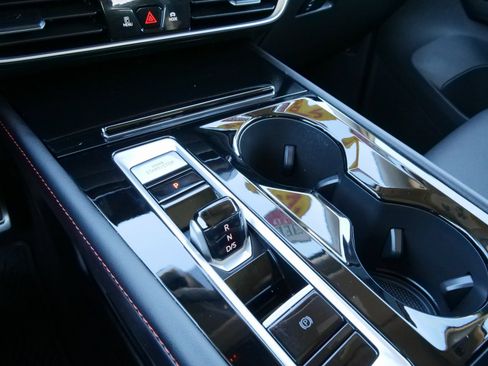 Used 2024 Volkswagen Atlas Peak Edition SE image 27