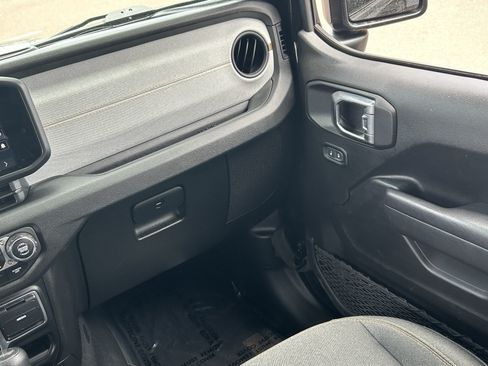 Used 2025 Jeep Wrangler Unlimited Sport AWD/4WD image 19