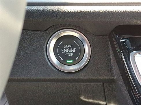 New 2025 Chevrolet Traverse LT w/ Enhanced Driving Package image 15