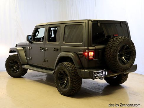 Used 2019 Jeep Wrangler Unlimited Sahara w/ Uconnect 4C Nav & Sound Group AWD/4WD image 9