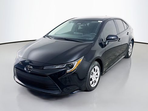 Used 2023 Toyota Corolla LE FWD image 3