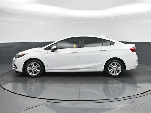 Used 2018 Chevrolet Cruze LT FWD image 4