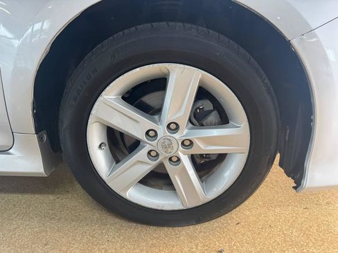 Used 2012 Toyota Camry SE FWD image 30