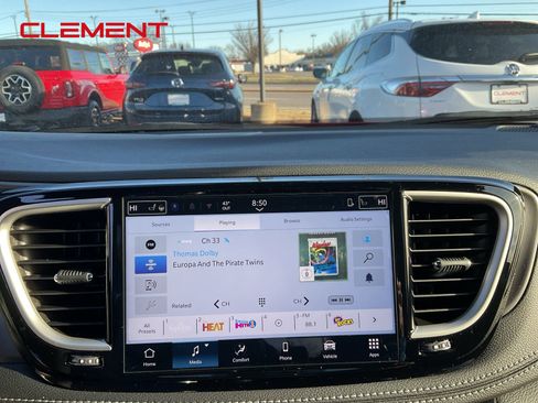 New 2026 Chrysler Pacifica Select image 11