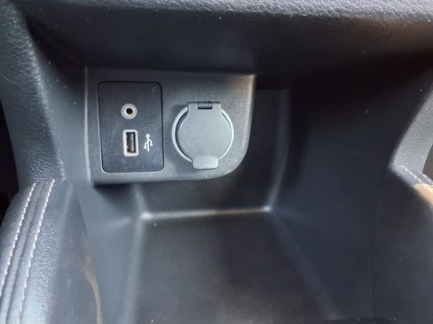 Used 2019 Nissan Kicks S image 8