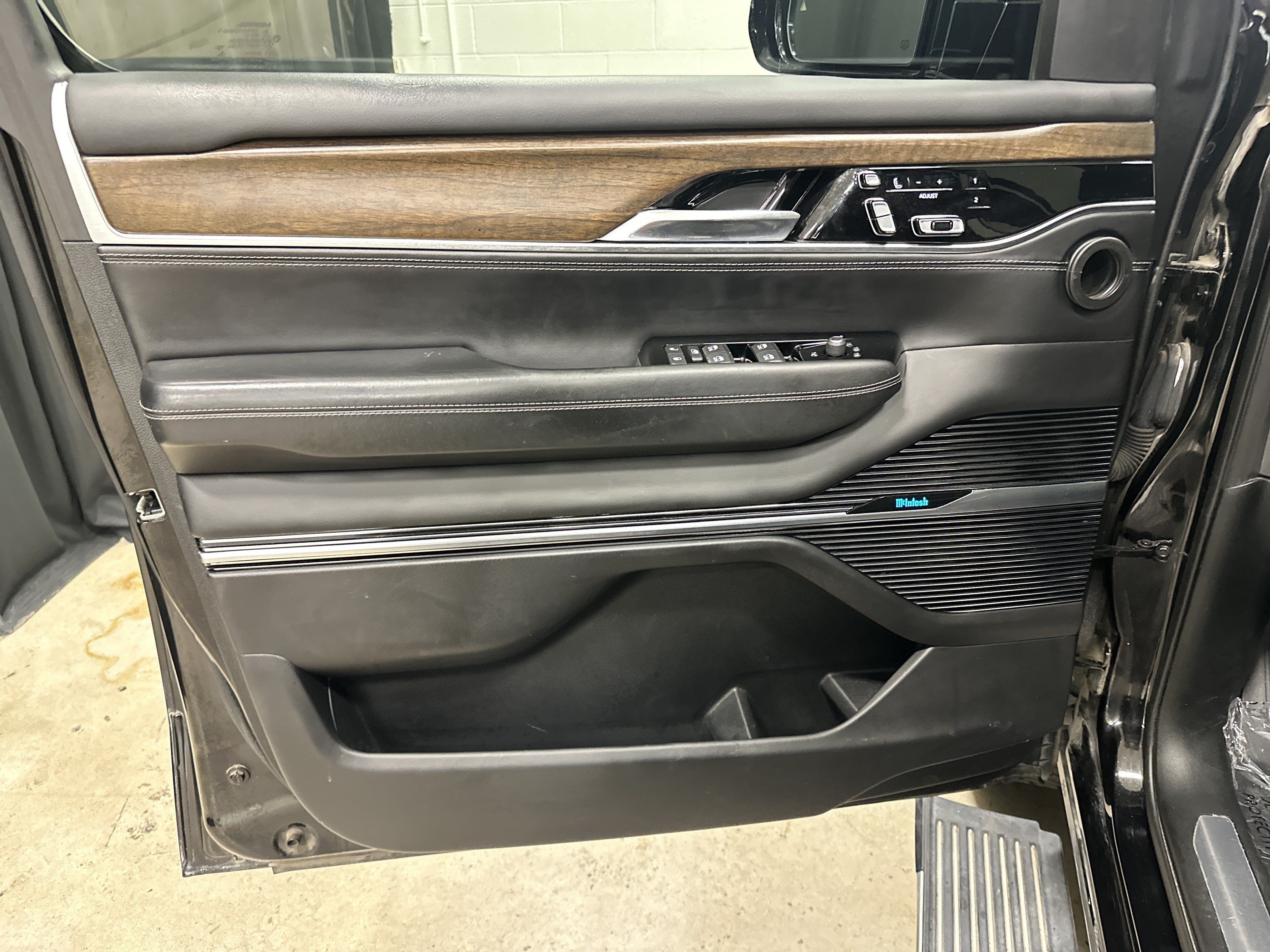 Used 2022 Jeep Grand Wagoneer Series II w/ Convenience Group III AWD/4WD image 13