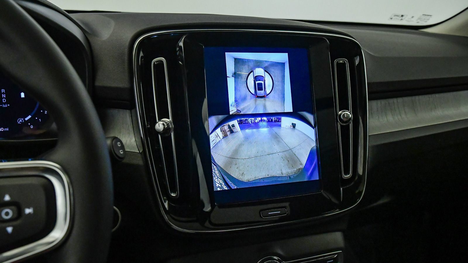 Certified 2026 Volvo XC40 B5 Plus AWD/4WD image 23