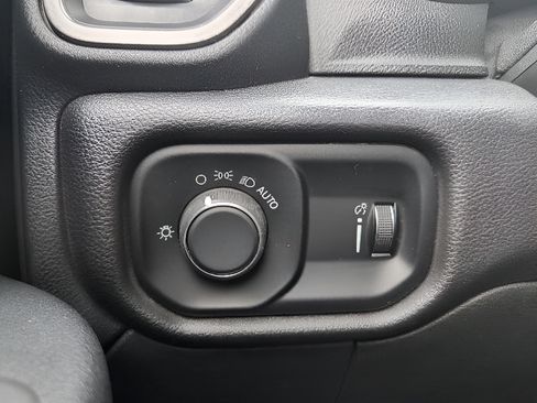 Used 2022 RAM 3500 Tradesman w/ Chrome Appearance Group AWD/4WD image 32