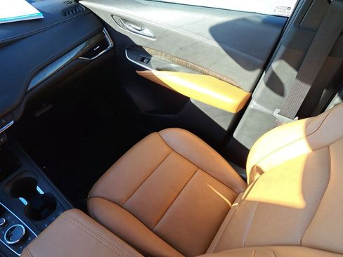 Used 2019 Cadillac XT4 Premium Luxury image 13