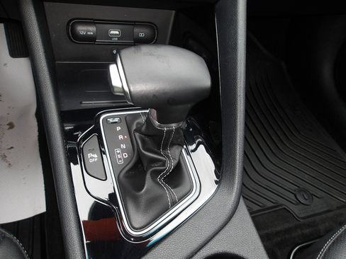 Used 2022 Kia Niro EX Premium image 22