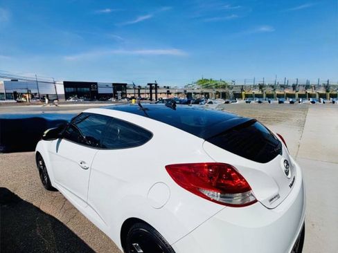 Used 2016 Hyundai Veloster w/ Option Group 02 FWD image 10