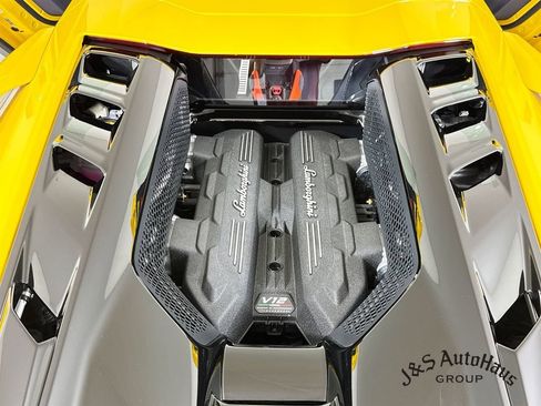 Used 2025 Lamborghini Revuelto AWD/4WD image 38