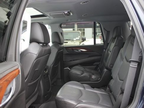 Used 2019 Cadillac Escalade Luxury image 24