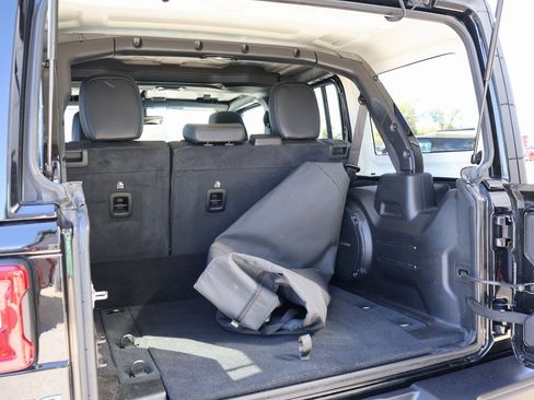 Used 2023 Jeep Wrangler Unlimited Sahara w/ Cold Weather Group image 15