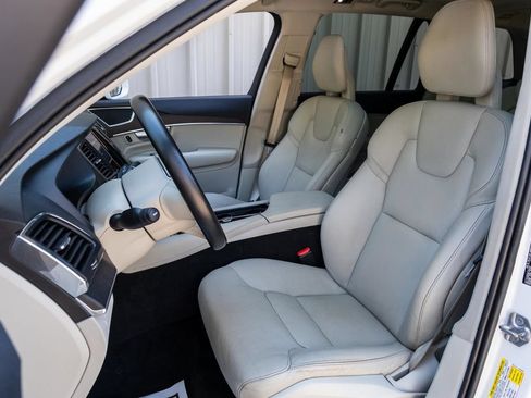 Used 2020 Volvo XC90 T5 Momentum AWD/4WD image 16