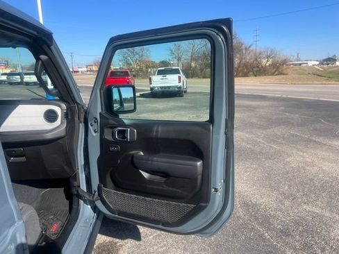 Used 2025 Jeep Gladiator Sport image 19