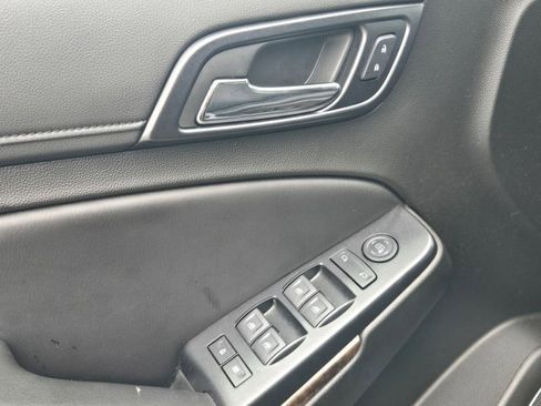 Used 2019 Chevrolet Tahoe LS w/ All-Season Package RWD image 11