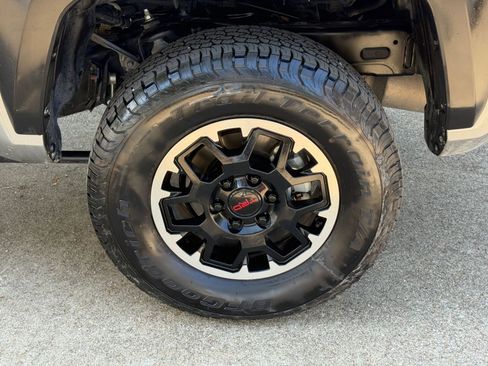 Used 2024 Toyota Tacoma TRD Off-Road image 30