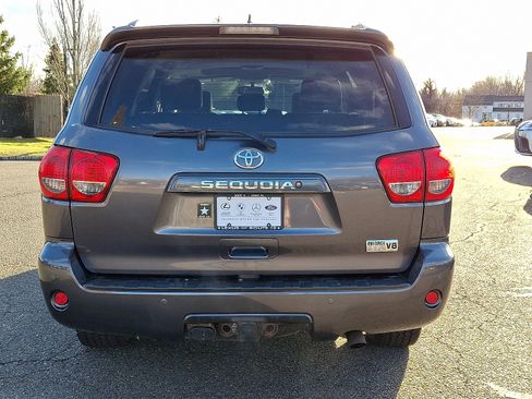 Used 2017 Toyota Sequoia SR5 image 5