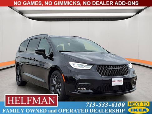 New 2026 Chrysler Pacifica Limited image 1