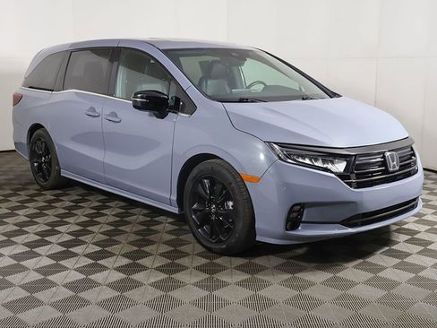 Used 2023 Honda Odyssey Sport image 2