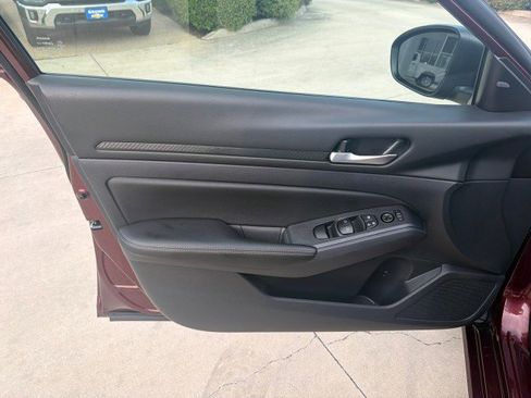 Used 2025 Nissan Altima 2.5 SV image 4