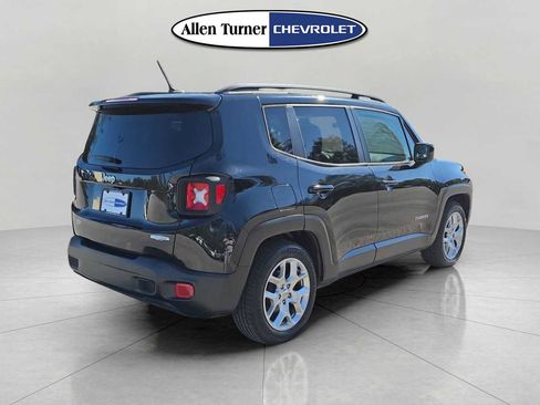 Used 2016 Jeep Renegade Latitude image 4